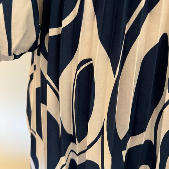 Wishing Waves Calf Length Pleated Dress in Blue and White with Tie On Belt - Med - Picture 15 of 15